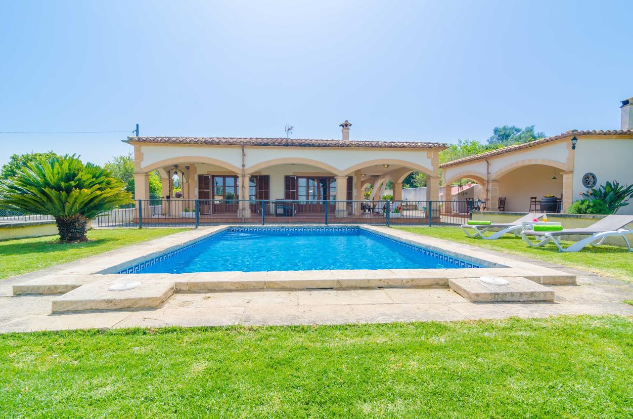 Ses Covetes Villa Петра Екстериор снимка